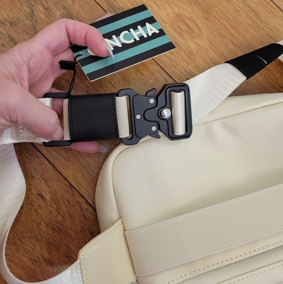 Cinch Women's Cream and Black Crossbody Bag - Picture 7 of 12